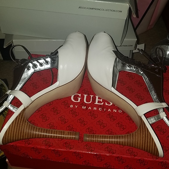 guess shOes with brown laces - Picture 4 of 5